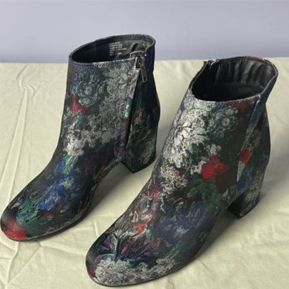 Zigi Soho 8.5 Floral Ankle Boots
